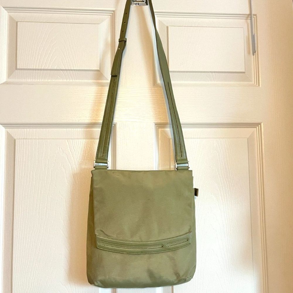2/$150 TUMI Green Ballistic Nylon Leather Trim Slim Flap Messenger Travel Xbody - Picture 2 of 5